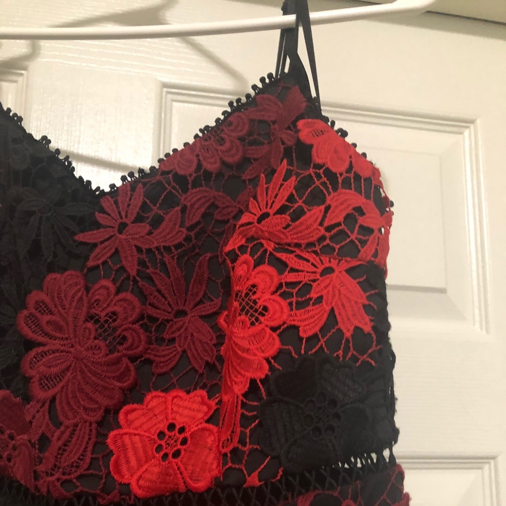 Bebe Dress Size 6 buts it’s more like a 2-4.